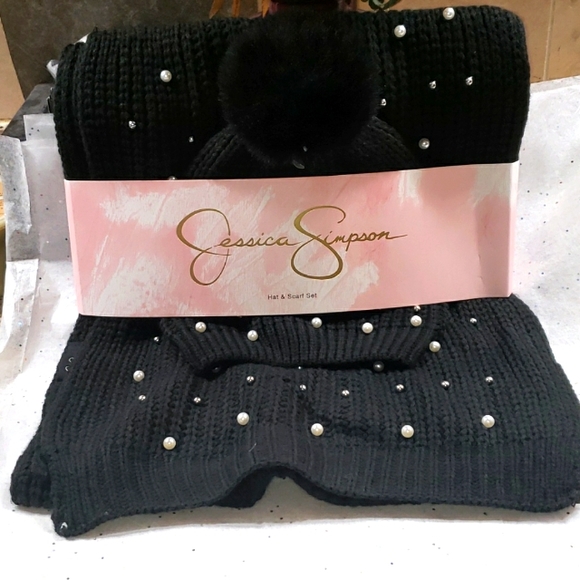 NWT JESSICA SIMPSON BLACK โHAT & SCARF SET - Picture 1 of 8